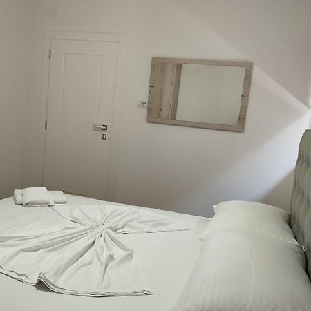 Erteo Guest House Pogradec Exterior foto